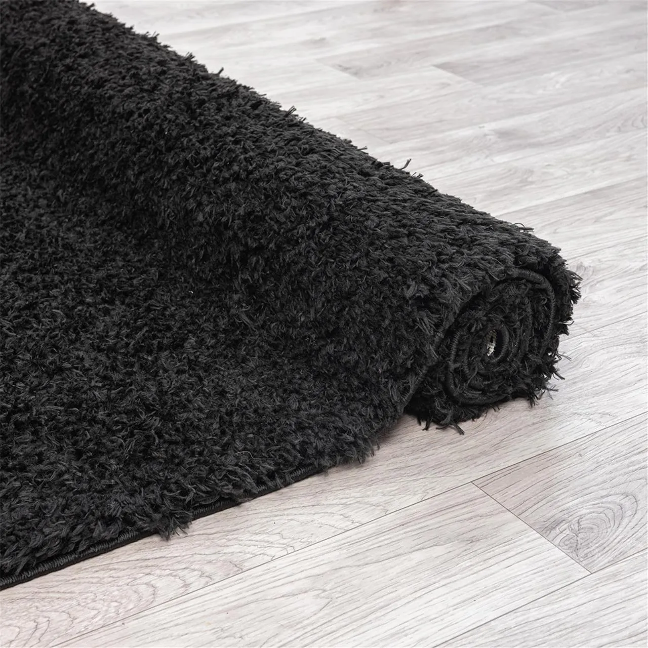 Fluffy and comfortable Ebony Plain Shag Rug